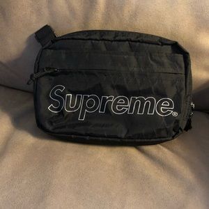 SUPREME Crossbody bag